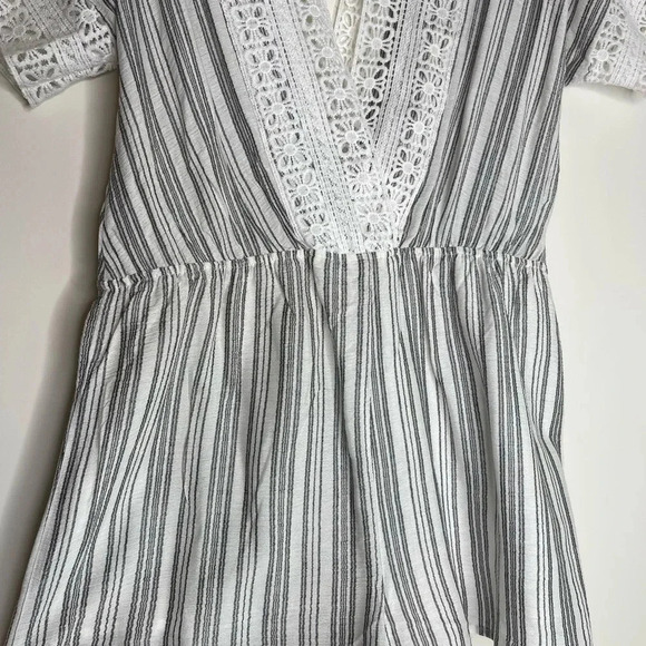 Maverick the Collection Striped romper | size M | NWT - Picture 2 of 4